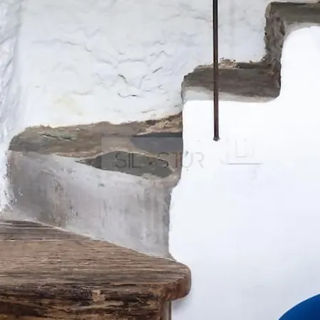 La Puerta Azul De Alex * Cudillero